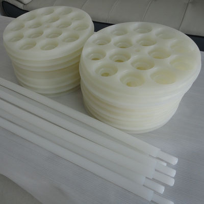 CNC紙やすりで磨く製粉の機械化CNCのプラスチック部品表面の終わりに砂を吹き付ける